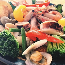 余市の魚介を使用した『パエリア』の写真